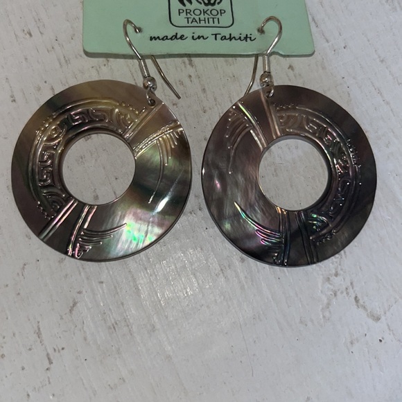 Tahitian Shell Earrings - Picture 3 of 4